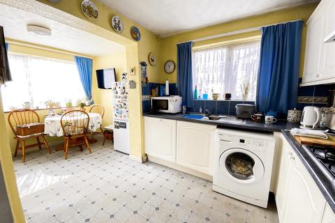 27 Blean View Road, Greenhill, Herne Bay, CT6 7RA