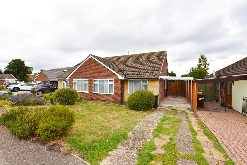 Cottenham Close, East Malling 2 bed semidetached bungalow £1,250 pcm