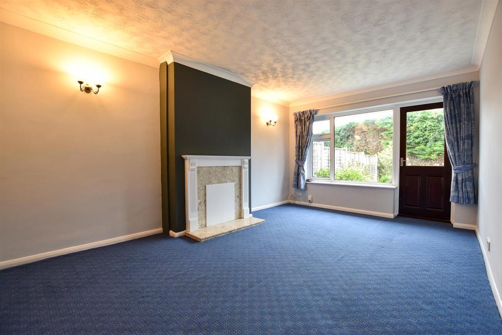 Cottenham Close, East Malling 2 bed semidetached bungalow £1,250 pcm