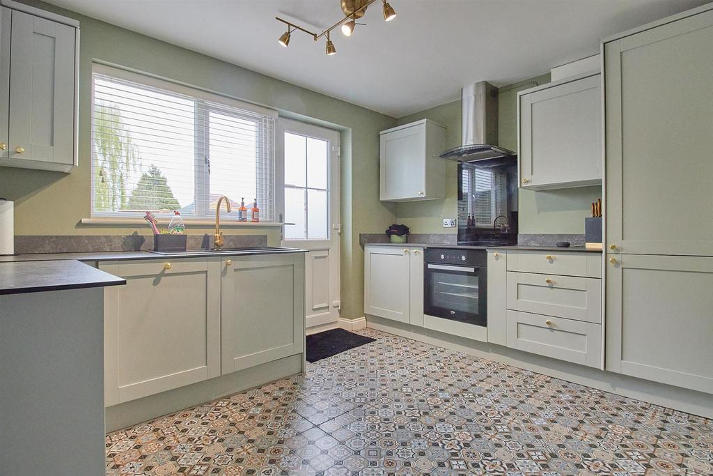 Nutts Lane, Hinckley 2 bed semidetached house £180,000