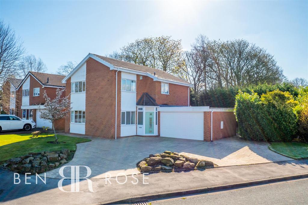 Meadowcroft, Euxton, Chorley 4 bed detached house £374,995