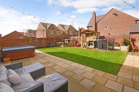 22 Dacey Drive, Upper Heyford, Bicester, OX25 5AA