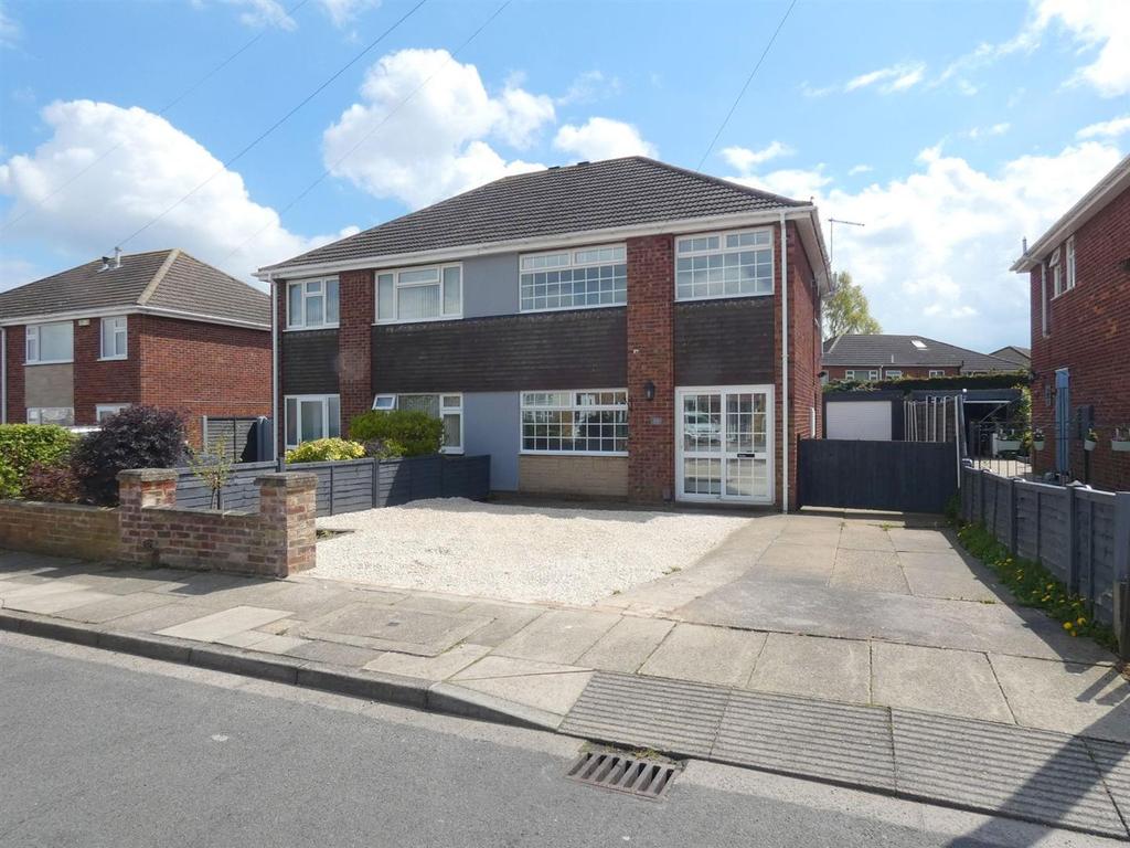 Greyfriars Wybers Wood Grimsby 3 bed semidetached bungalow £650 pcm