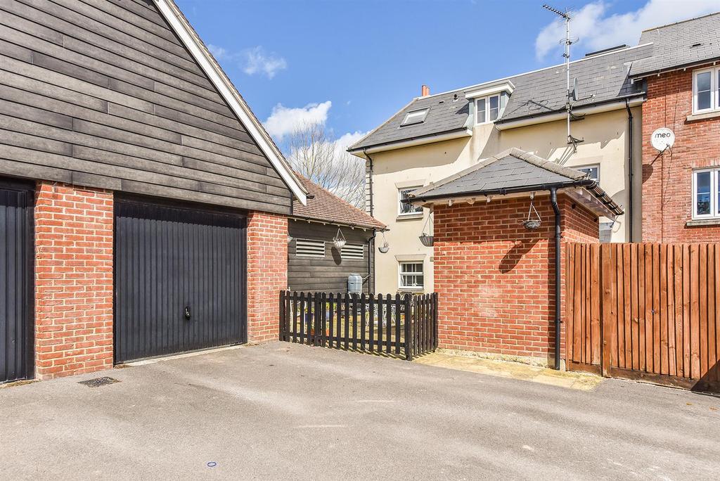 Picket Twenty Way, Andover 2 bed apartment £175,000