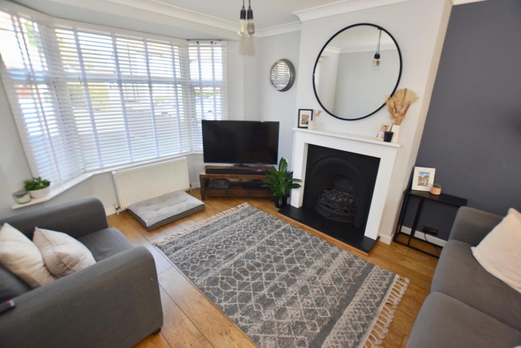 Pine Tree Avenue, Coventry 3 bed semidetached house £230,000