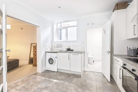 1a Kings Road, Haslemere, GU27 2QA