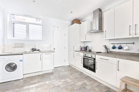 1a Kings Road, Haslemere, GU27 2QA