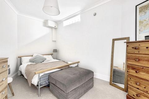 1a Kings Road, Haslemere, GU27 2QA