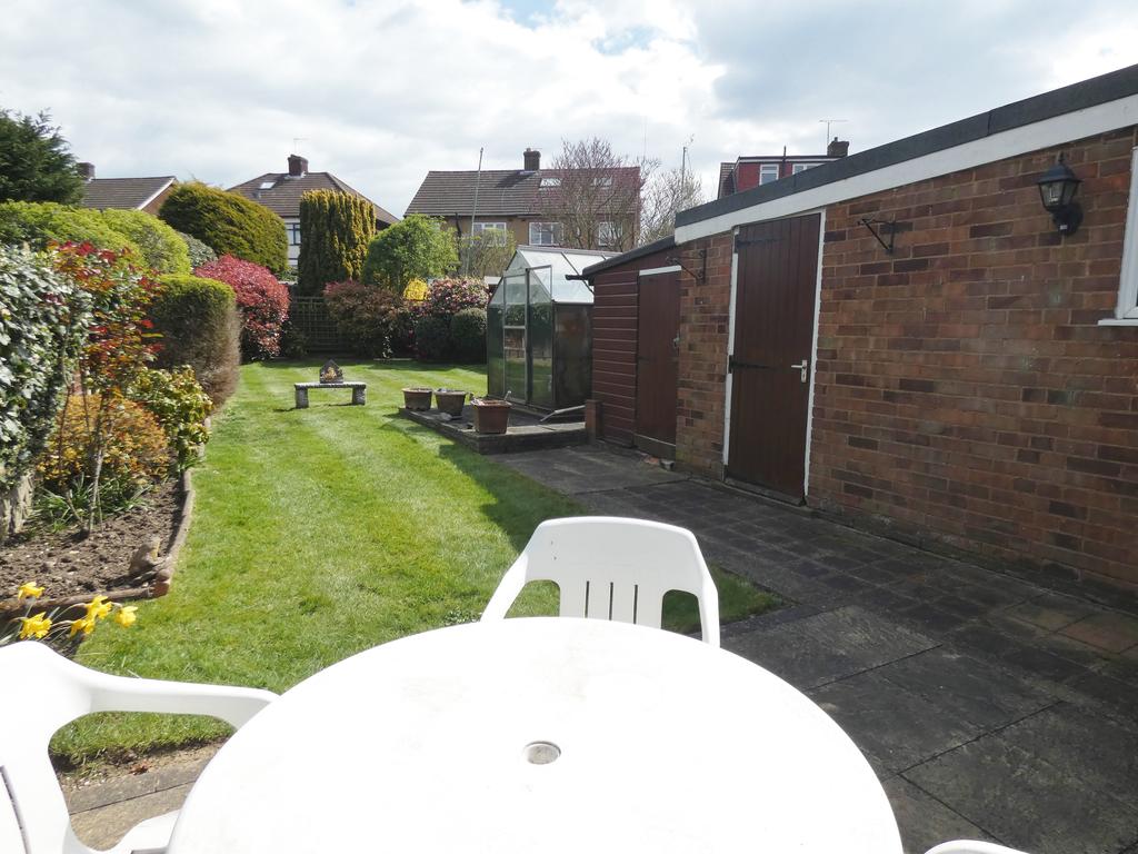 Rutland Drive, Hornchurch RM11 3 bed semidetached house £400,000