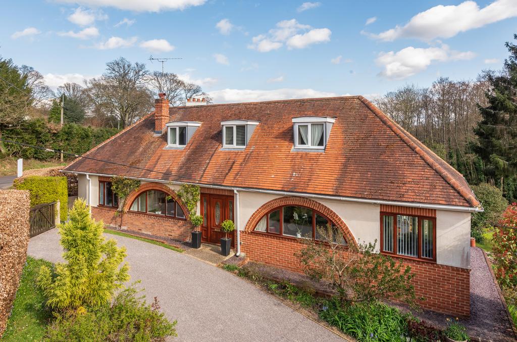 Crampmoor Lane, Crampmoor, Romsey, SO51 4 bed detached house £795,000