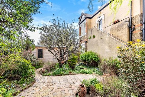 124a Manor Lane, London, SE12 8LR