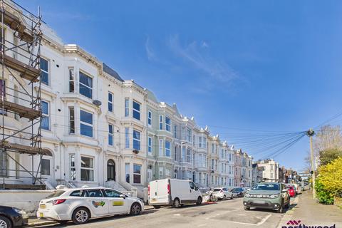 Studio to rent, Priory Road, Hastings, TN34