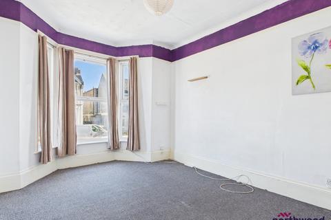 Studio to rent, Priory Road, Hastings, TN34
