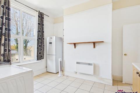 Studio to rent, Priory Road, Hastings, TN34
