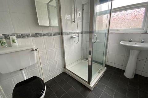 32 Hall Royd, Shipley, BD18 3ED