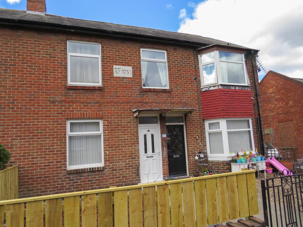 Baker Gardens, Dunston 2 bed flat £50,000