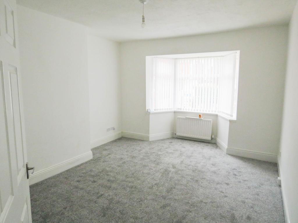 Baker Gardens, Dunston 2 bed flat £50,000