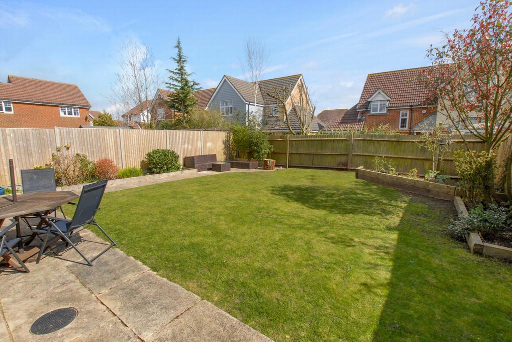 Proctor Walk, Hawkinge, CT18 4 bed detached house £430,000