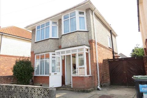 5 bedroom detached house to rent - Coombe  Gardens, Bournemouth