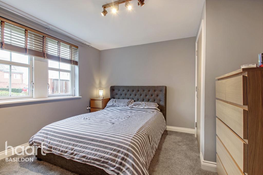 Gainsborough Close, Basildon 2 bed flat £210,000