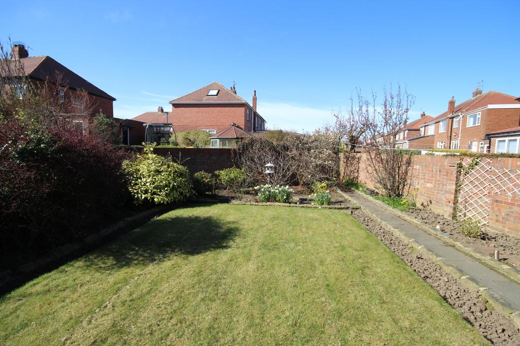 Broadway, North Shields, Tyne & Wear, NE30 3DD 3 bed semidetached
