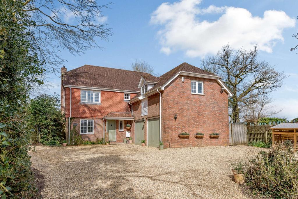 Heath End, Newbury, Berkshire 5 bed detached house £850,000