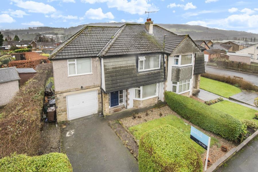 CANAL ROAD, CROSSFLATTS, BINGLEY... 4 bed semidetached house £260,000