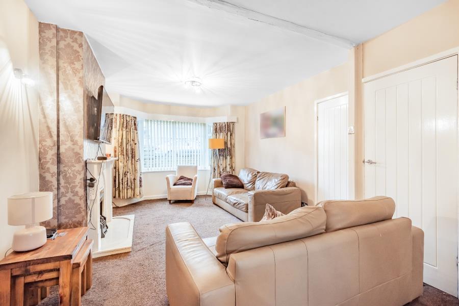 CANAL ROAD, CROSSFLATTS, BINGLEY, BD16 2SP 4 bed semidetached house