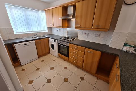 4 bedroom townhouse to rent, Chorlton Rd, Hulme, Manchester. M15 4JG