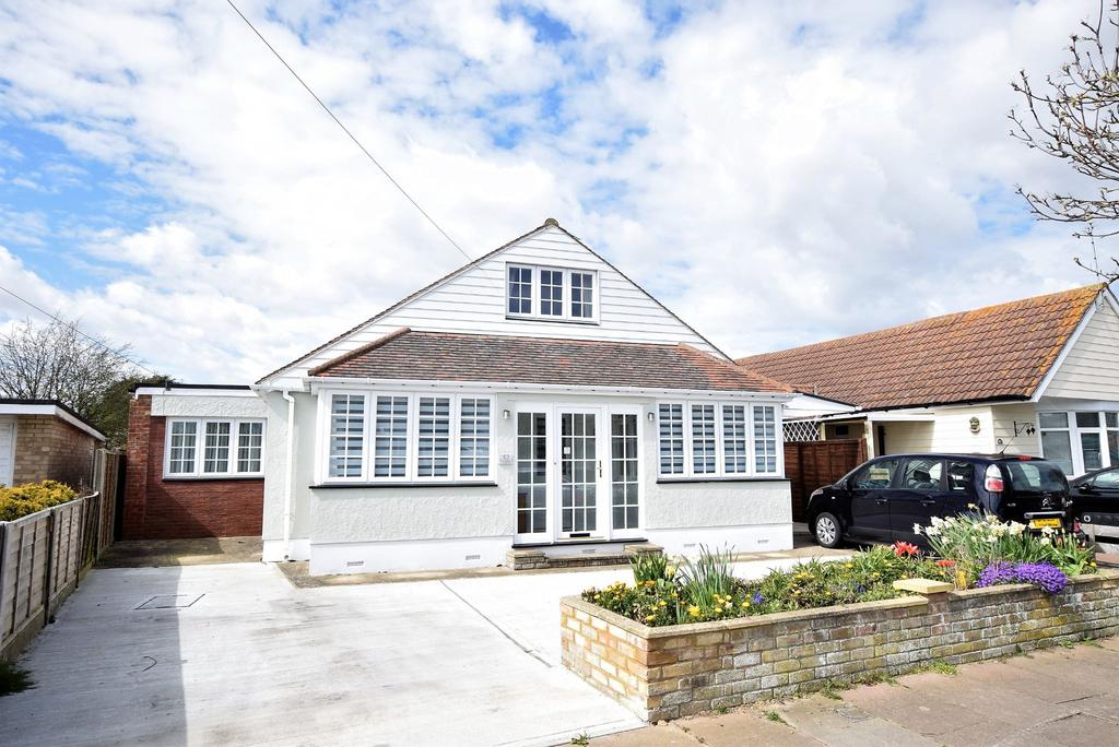 The Chase, HollandonSea 3 bed chalet £425,000
