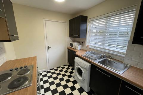 4 bedroom semi-detached house to rent - Lancaster Place,  Leicester, LE1