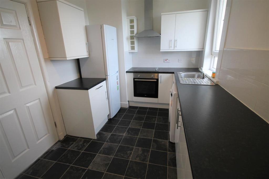 Newbattle Avenue, Calderbank, Airdrie 2 bed flat £550 pcm (£127 pw)
