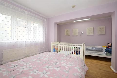 12 Plesman Way, Wallington, SM6 9NB