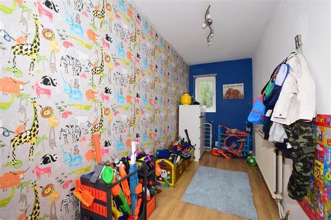 12 Plesman Way, Wallington, SM6 9NB