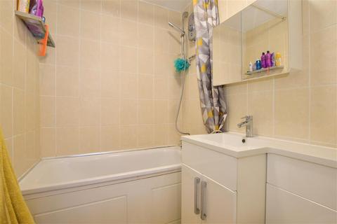 12 Plesman Way, Wallington, SM6 9NB