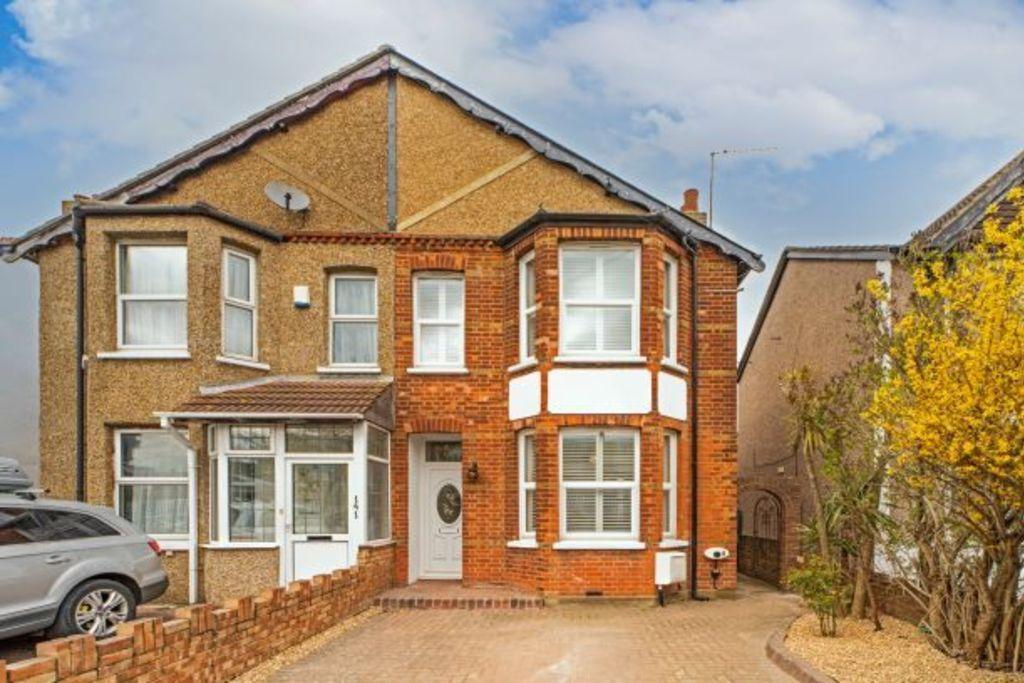 Feltham Road, Ashford, TW15 3 bed semidetached house £465,000