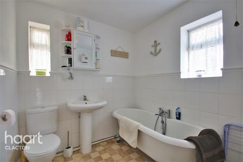 42 Colne Way, Point Clear Bay, Clacton-on-sea, CO16 8LL