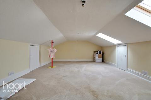 42 Colne Way, Point Clear Bay, Clacton-on-sea, CO16 8LL