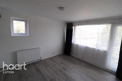 Studio to rent, Farley Lodge, Ruthin Close, Luton