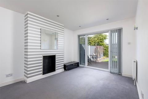 10 Windmill Close, Horley, RH6 9AG