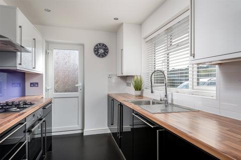 10 Windmill Close, Horley, RH6 9AG