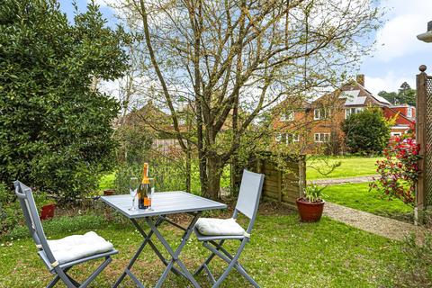 4, Gable Court Beechway, Guildford, GU1 2TA