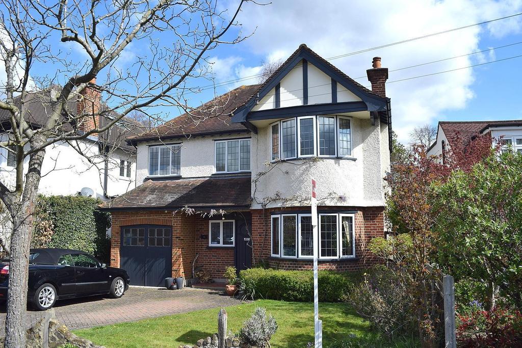 Garrick Close, WaltonOnThames, KT12 4 bed detached house £1,295,000