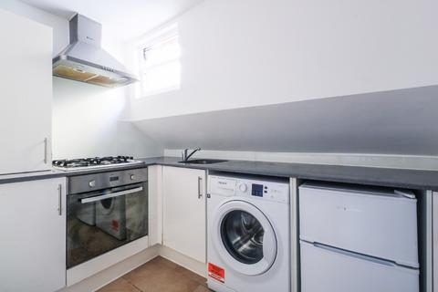 1 bedroom apartment to rent, Hildreth Street, South West London