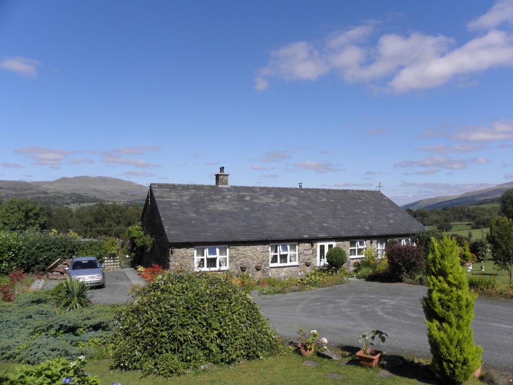 Craigfryn Brithdir Dolgellau LL40 2SA 4 bed bungalow £385,000