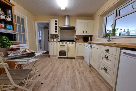 77 Hanson Park, Northam, Bideford, EX39 3SB