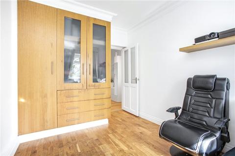 21 Thursley Gardens, London, SW19 6JT
