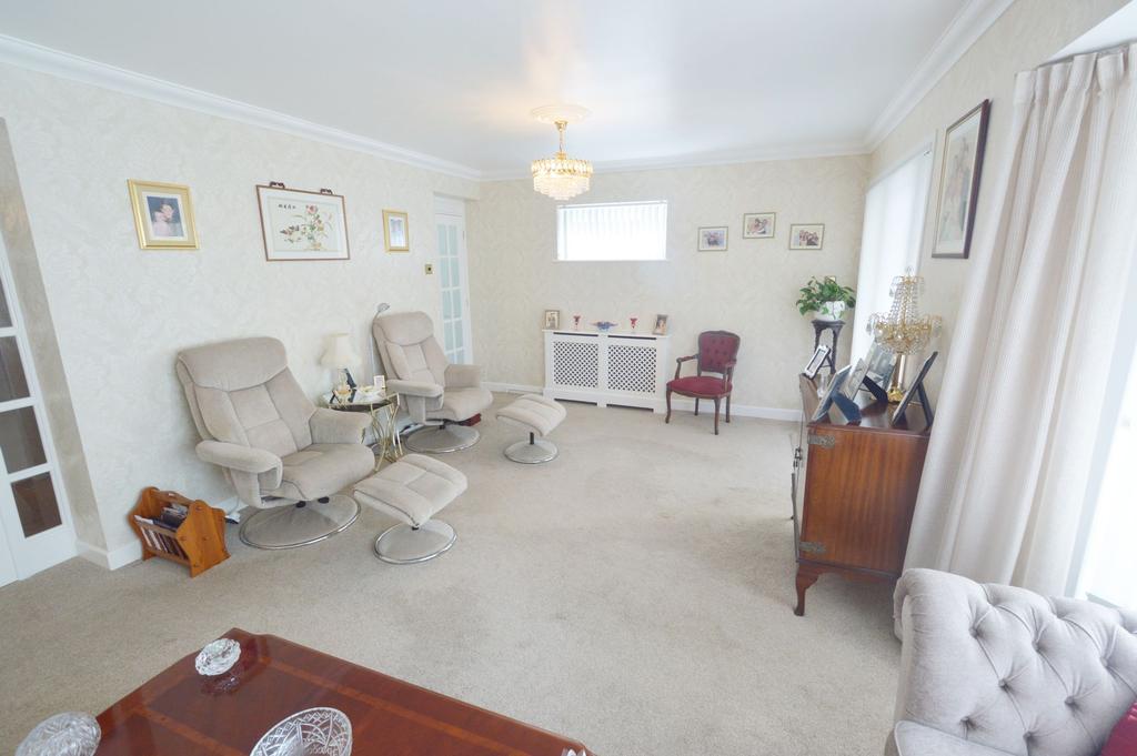 Marcus Avenue, Thorpe Bay, SS1 2 bed bungalow £640,000