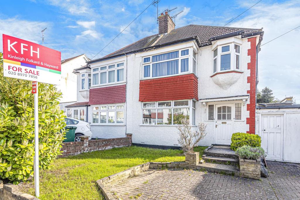 Sandringham Gardens, North Finchley 2 bed flat £500,000
