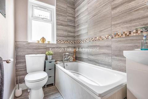 99c Bromley Road, Catford, London, SE6 2UF